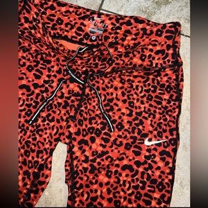 NIKE Red Black Leopard Gym Running reflective Yoga crop 7/8 Legging S Small